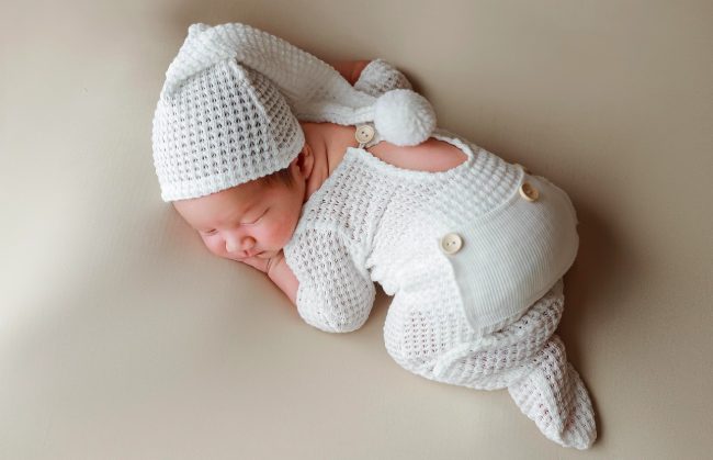 眠っている赤ちゃん